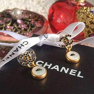 シャネル(CHANEL)の超美品✨シャネル ピアス☆cocoボタン(ピアス)