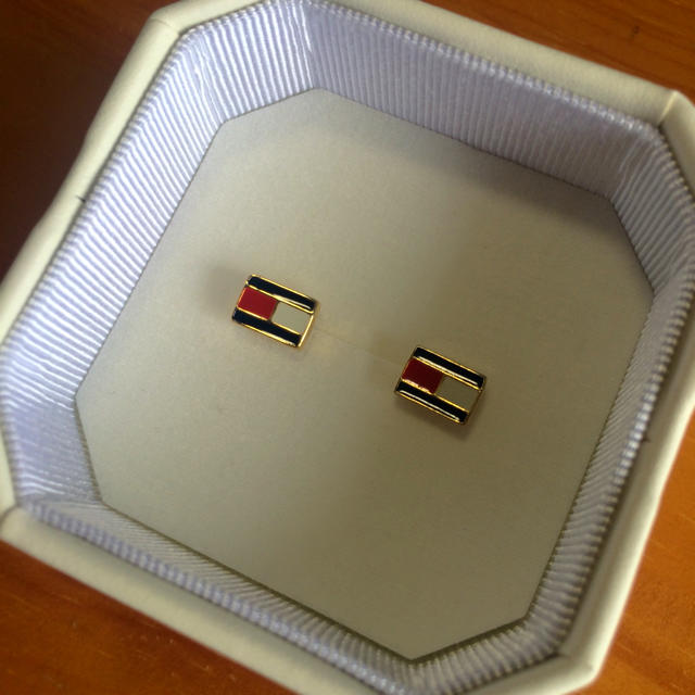 TOMMY HILFIGER(トミーヒルフィガー)のトミーヒルフィガー ピアス レディースのアクセサリー(ピアス)の商品写真