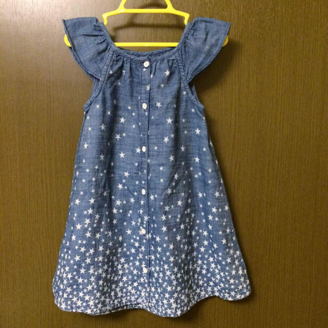 babyGAP(ベビーギャップ)の【yummy921様】美品☆babyGAP☆3 years 星柄デニムワンピース キッズ/ベビー/マタニティのキッズ服女の子用(90cm~)(ワンピース)の商品写真