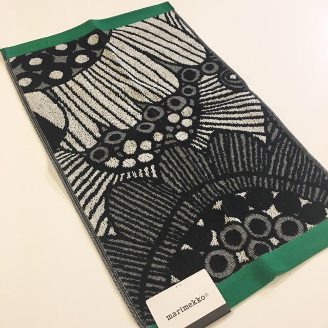 marimekko(マリメッコ)の●SALE●marimekkoシーロトラプータールハ ゲストタオル 新品送料込 インテリア/住まい/日用品の日用品/生活雑貨/旅行(タオル/バス用品)の商品写真