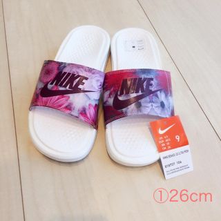 ナイキ(NIKE)の新品未使用 NIKEナイキ 海外限定♪ 花柄ベナッシサンダル 26 白(サンダル)