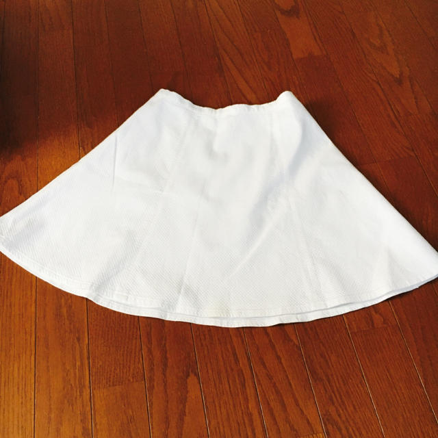 UNITED ARROWS(ユナイテッドアローズ)のユナイテッドアローズ白スカート レディースのスカート(ミニスカート)の商品写真