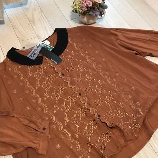 ダブルクローゼット(w closet)の新品未使用❗️ w closet スカラップブラウス(シャツ/ブラウス(長袖/七分))