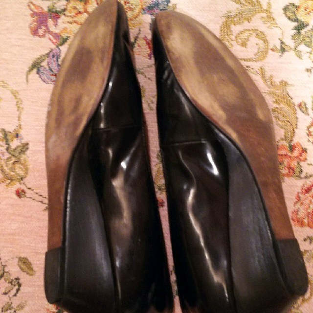 MARGARET HOWELL(マーガレットハウエル)の黒エナメルウェッジソールパンプス レディースの靴/シューズ(ハイヒール/パンプス)の商品写真