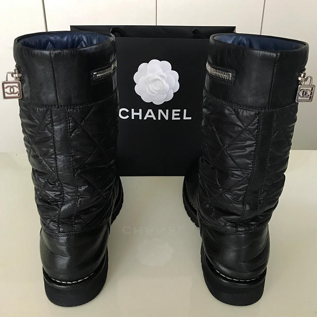 CHANEL(シャネル)の❤️シャネル❤️コココクーン💕エンジニアブーツ 38.5㎝♪ レディースの靴/シューズ(ブーツ)の商品写真