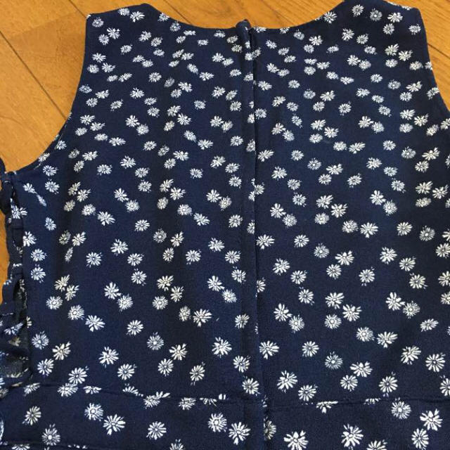 H&M(エイチアンドエム)の花柄ワンピースXS キッズ/ベビー/マタニティのキッズ服女の子用(90cm~)(ワンピース)の商品写真