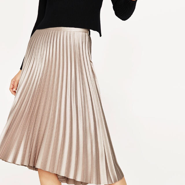 ZARA(ザラ)の新品未使用 ザラ プリーツ スカート アコーディオン メタリック シルバー レディースのスカート(ひざ丈スカート)の商品写真