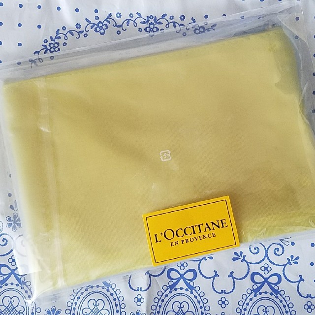 L'OCCITANE(ロクシタン)の【限定品】ロクシタン◇ノベルティ ポーチ&ハンドクリーム コスメ/美容のボディケア(ハンドクリーム)の商品写真