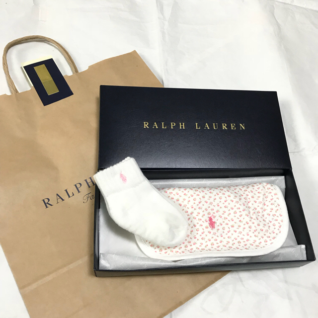 Ralph Lauren(ラルフローレン)のak様専用ギフト☆新品ラルフローレン スタイ&靴下セット キッズ/ベビー/マタニティのこども用ファッション小物(ベビースタイ/よだれかけ)の商品写真