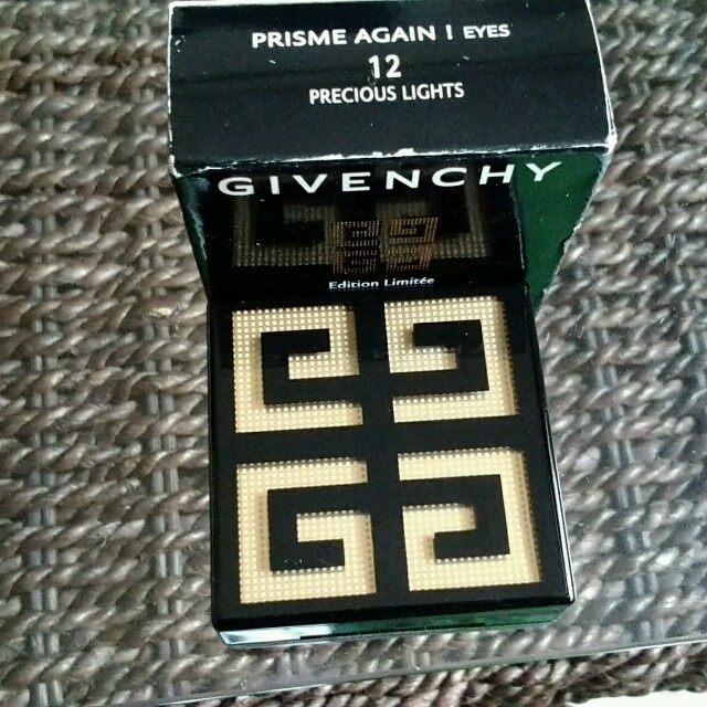 GIVENCHY(ジバンシィ)のGivenchy　アイシャドー　新品 コスメ/美容のベースメイク/化粧品(アイシャドウ)の商品写真