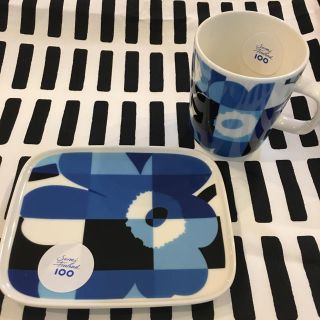 マリメッコ(marimekko)のmarimekko マリメッコ限定UNIKKO プレート＋マグカップ 新品送料込(グラス/カップ)