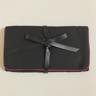 イヴサンローランボーテ(Yves Saint Laurent Beaute)のYVESAINT LAURENT イブサンローラン 黒 ブラック メイクポーチ (ポーチ)