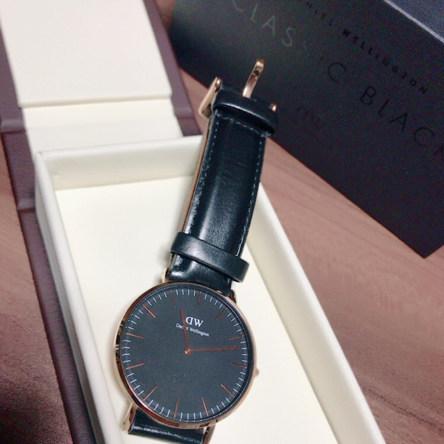 Daniel Wellington(ダニエルウェリントン)のa_a様専用 Daniel Wellington ブラック×ゴールド 36mm レディースのファッション小物(腕時計)の商品写真