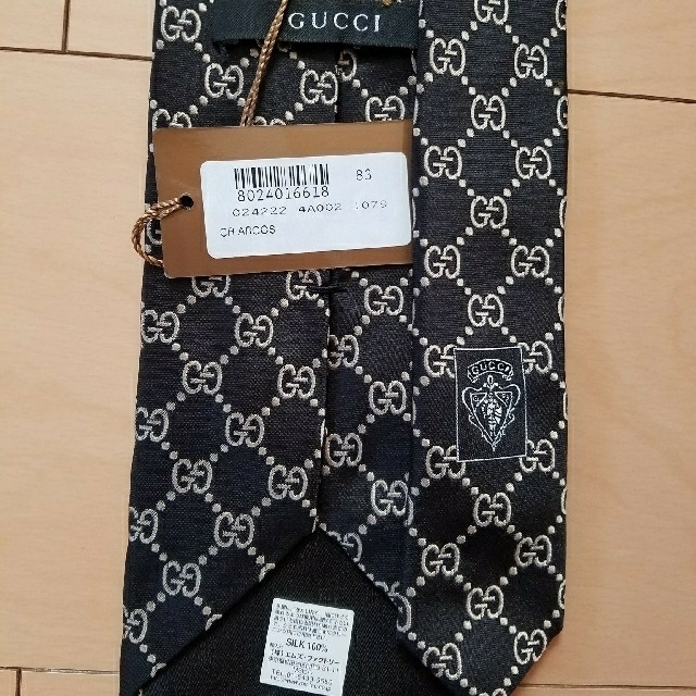 Gucci - 正規品新品タグ付き ゴールド×ブラックGGロゴネクタイの通販