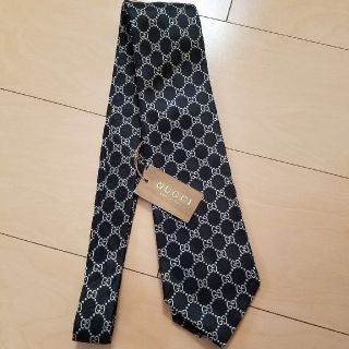 グッチ(Gucci)の正規品新品タグ付き ゴールド×ブラックGGロゴネクタイ(ネクタイ)