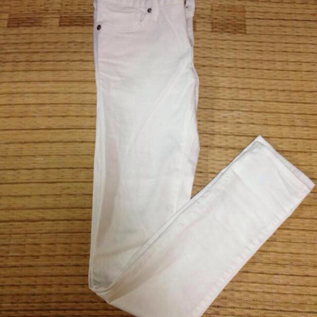 GU(ジーユー)のGU ホワイトパンツ★ レディースのパンツ(デニム/ジーンズ)の商品写真