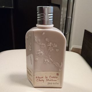 ロクシタン(L'OCCITANE)の【かじ様専用】L'OCCITANE ボディーミルク(ボディローション/ミルク)