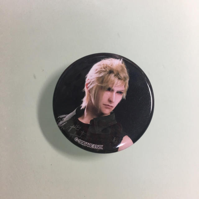 SQUARE ENIX(スクウェアエニックス)のスクエニカフェ限定缶バッジ プロンプト エンタメ/ホビーのアニメグッズ(バッジ/ピンバッジ)の商品写真
