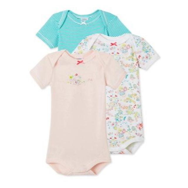 PETIT BATEAU(プチバトー)のプチバトー 半袖肌着3枚組 24M【女の子】 キッズ/ベビー/マタニティのベビー服(~85cm)(肌着/下着)の商品写真