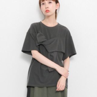 ケービーエフ(KBF)のKBF フロントツイストTシャツ(カットソー(半袖/袖なし))