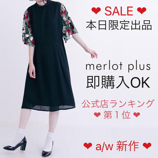 メルロー(merlot)のメルロープリュス 花刺繍レース袖ワンピース(ミディアムドレス)