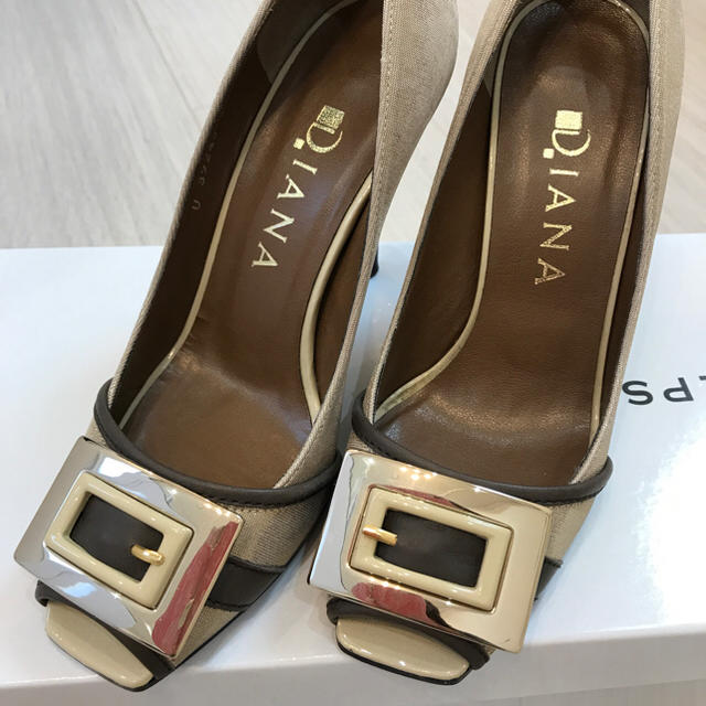 DIANA(ダイアナ)のダイアナ ヒール  パンプスベージュとゴールド  22㎝ 美品！ レディースの靴/シューズ(ハイヒール/パンプス)の商品写真