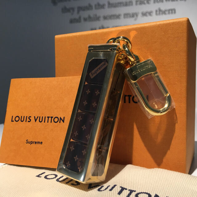 Louis Vuitton x Supreme Ultra Rare Fw17 Red Supreme Box Logo Dice Key Chain 191lvs29