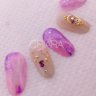 大人押し花ネイル＊華奢なゴールドパーツアート コスメ/美容のネイル(つけ爪/ネイルチップ)の商品写真