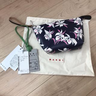 新品 マルニフラワーカフェ ポーチ クラッチバッグ ポシェット
