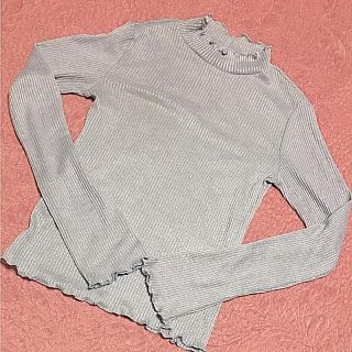 エイチアンドエム(H&M)のハイネックトップス(カットソー(長袖/七分))