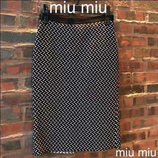 ミュウミュウ(miumiu)のmiu miu ミュウミュウ タイト スカート 長め きれいめ あたたかいロング(ひざ丈スカート)