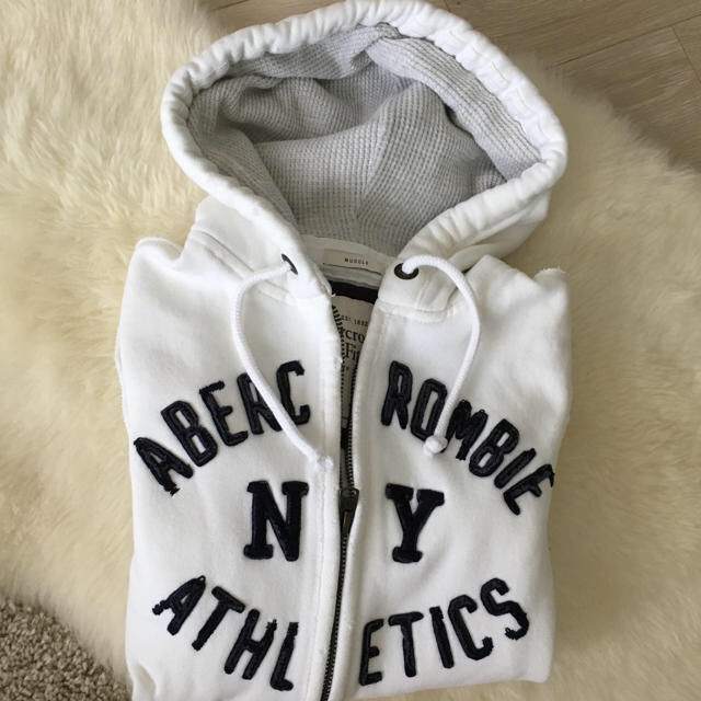 Abercrombie&Fitch(アバクロンビーアンドフィッチ)の【新品】Abecrombie&Fitch メンズのトップス(パーカー)の商品写真