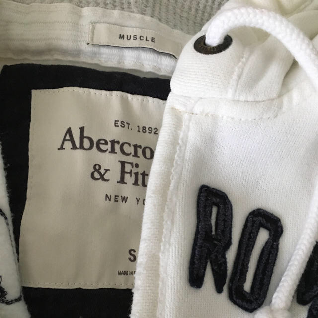 Abercrombie&Fitch(アバクロンビーアンドフィッチ)の【新品】Abecrombie&Fitch メンズのトップス(パーカー)の商品写真