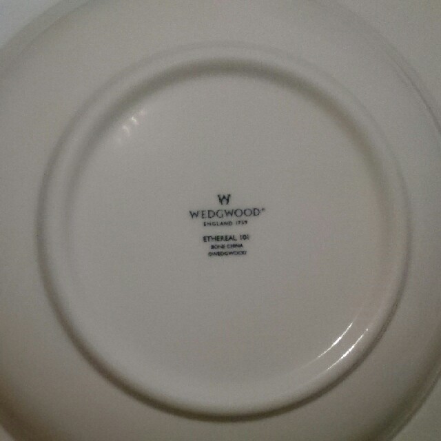 WEDGWOOD(ウェッジウッド)の値下げ☆ウェッジウッド☆スクエアプレート白2枚セット☆サラダ、パスタ皿 インテリア/住まい/日用品のキッチン/食器(食器)の商品写真