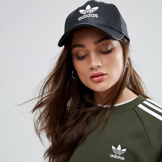 adidas(アディダス)のRen92_hrk_様専用 レディースの帽子(キャップ)の商品写真