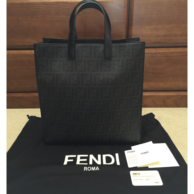 【楽天カード分割】 新品 FENDI 黒のバッグ atak.com.br