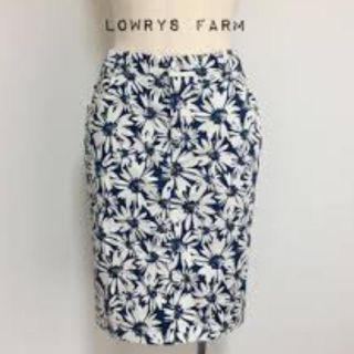 ローリーズファーム(LOWRYS FARM)の【美品】LOWRYSFARM♡花柄スカート(ひざ丈スカート)