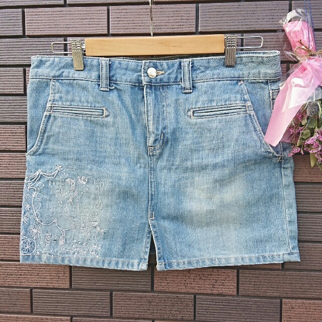 haco!(ハコ)のフェリシモ haco 刺繍デニムスカート レディースのスカート(ミニスカート)の商品写真