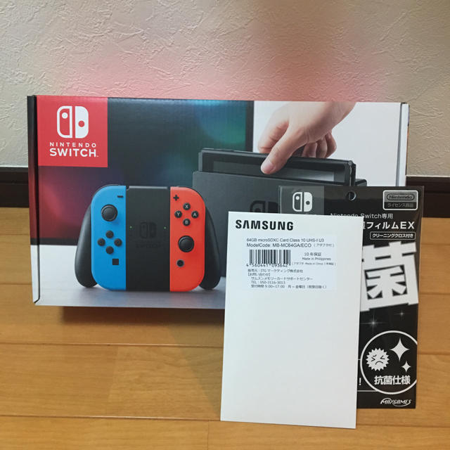 Nintendo Switch(ニンテンドースイッチ)の【超お買い得！】スプラトゥーン2&NintendoSwitch&液晶保護フィルム エンタメ/ホビーのゲームソフト/ゲーム機本体(家庭用ゲーム機本体)の商品写真