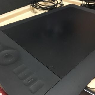 ワコム(Wacom)のwacom intuos5 touch Medium 中古品(PC周辺機器)