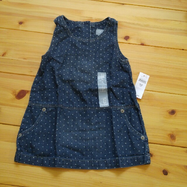 babyGAP(ベビーギャップ)の新品　デニム　ワンピース90 キッズ/ベビー/マタニティのキッズ服女の子用(90cm~)(ワンピース)の商品写真