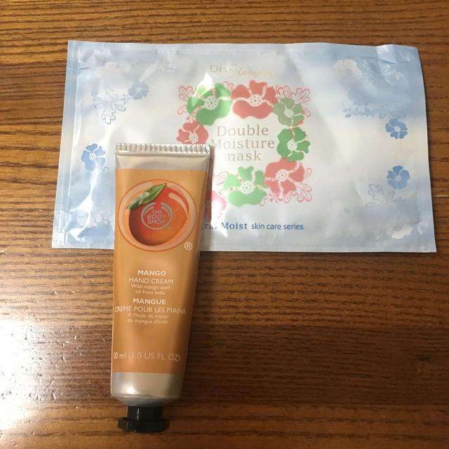 THE BODY SHOP(ザボディショップ)のTHE BODY SHOP ハンドクリーム(おまけ付き) コスメ/美容のボディケア(ハンドクリーム)の商品写真