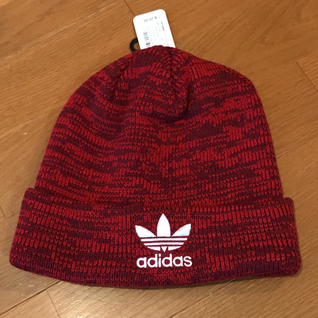 adidas(アディダス)の【アディダス】ニット帽★レッド★未使用★ユニセックス レディースの帽子(ニット帽/ビーニー)の商品写真