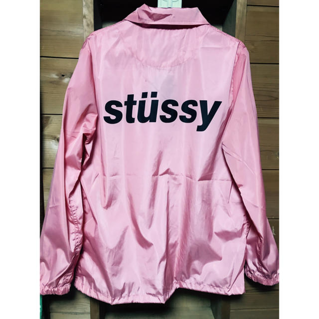 STUSSY(ステューシー)のstussy women ピンクコーチジャケット レディースのジャケット/アウター(ナイロンジャケット)の商品写真