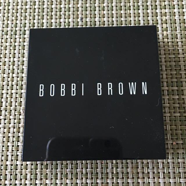 BOBBI BROWN(ボビイブラウン)のボビィブラウン🌟ブライトニングブリック03 コスメ/美容のベースメイク/化粧品(フェイスパウダー)の商品写真
