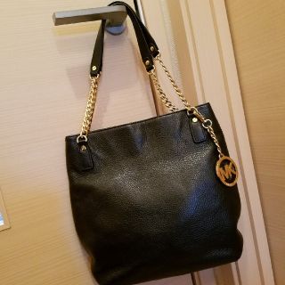 マイケルコース(Michael Kors)の美品 MICHAEL KORS ﾚｻﾞｰｼｮﾙﾀﾞｰﾊﾞｯｸﾞ(ハンドバッグ)