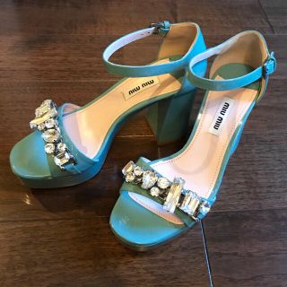 ミュウミュウ(miumiu)のmiumiu 未使用 ビジューサンダル(サンダル)