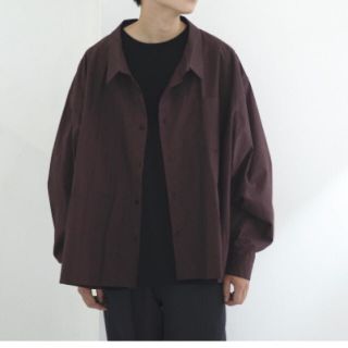 コモリ(COMOLI)のwhowhat | 5X SHIRT "SHORT" (PLUM PURPLE)(シャツ)