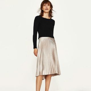 ザラ(ZARA)のZARA 新品 プリーツ ミディ丈 スカート ミモレ(ひざ丈スカート)