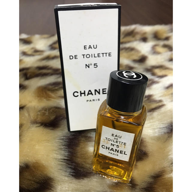 CHANEL - 新品未使用 シャネル No5 香水 箱付き オードトワレ 19mlの通販 by みみ丸's shop｜シャネルならラクマ